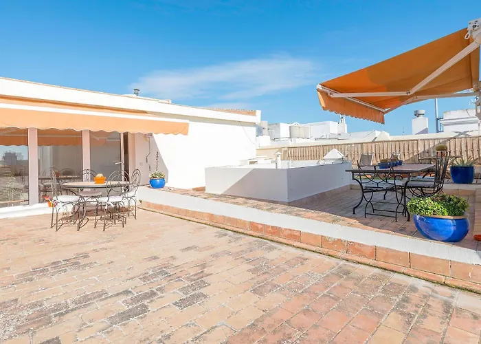 Atico En El Centro Con Terraza Кадіс