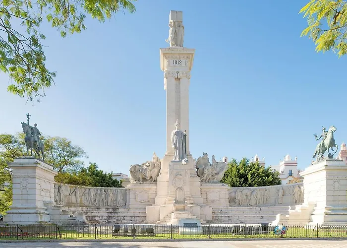 Atico En El Centro Con Terraza Кадіс